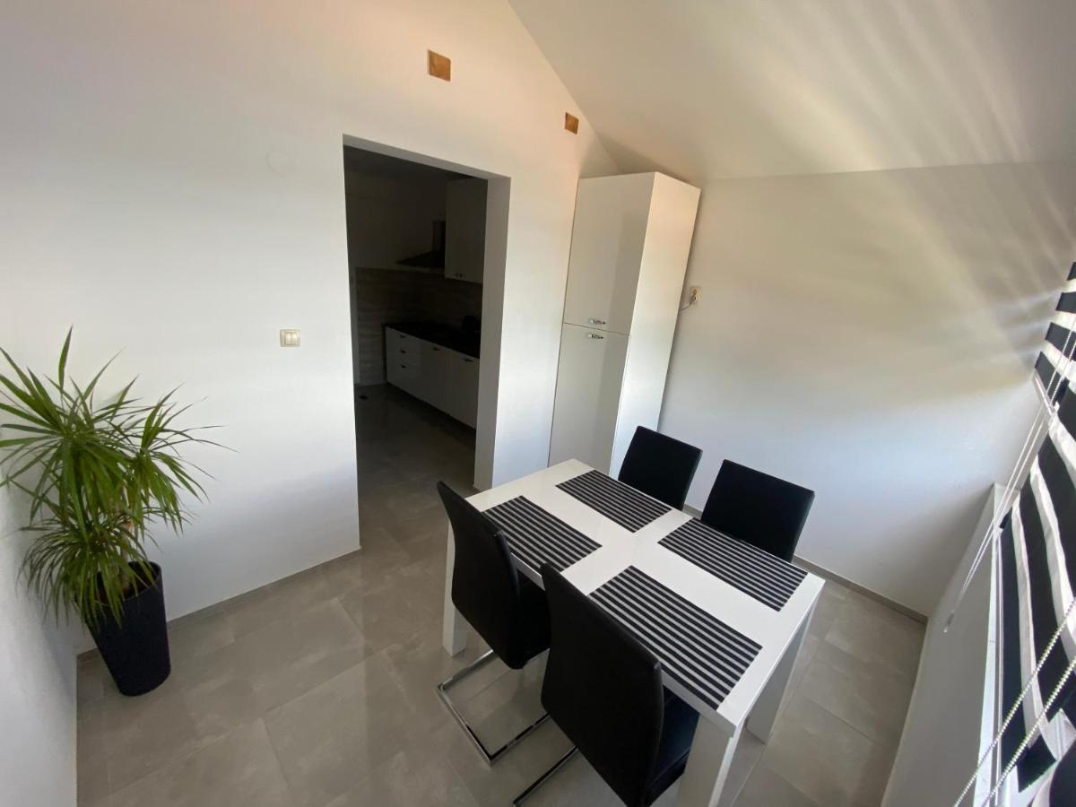 Guesthouse Ruza Sobra Apartments In The Attic Of The House Exterior photo