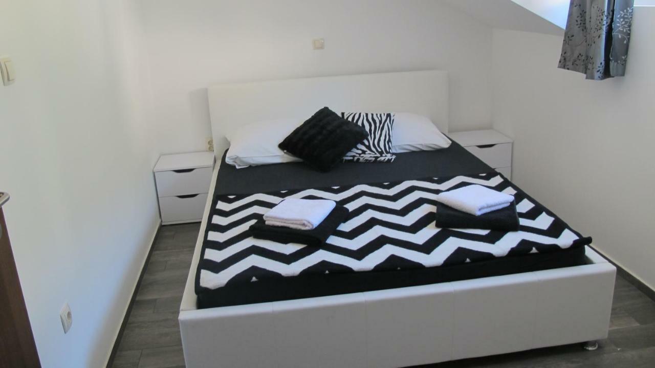 Guesthouse Ruza Sobra Apartments In The Attic Of The House Exterior photo